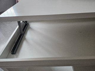 Mesa de centro blanca y madera
