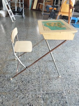 Pupitre infantil plegable vintage mapa