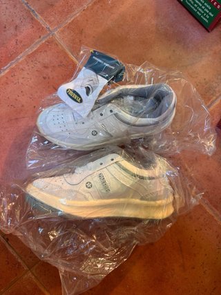 Zapatillas Paredes Talla 36 Blancas y grises