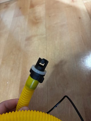Hinchador de pie amarillo