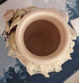 Vaso Shabby Chic con rose in tessuto