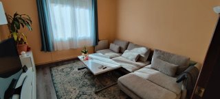 Sofá modular y mesa de centro