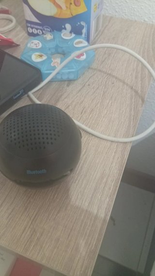 Altavoz negro redondo