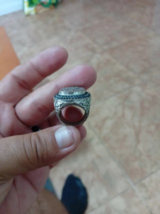 Anillo con Inscripción y Circonitas Negras