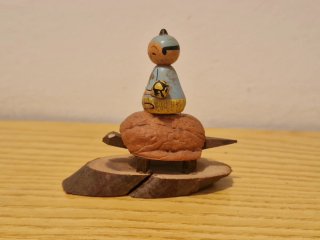 Antigua kokeshi sobre tortuga (años 50) 6 cm
