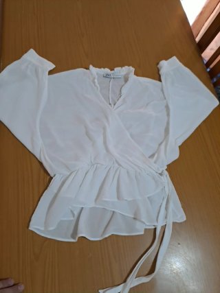 Blusa Zara cruzada volantes