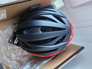 Casco Giro Negro/Rojo Nuevo talla L