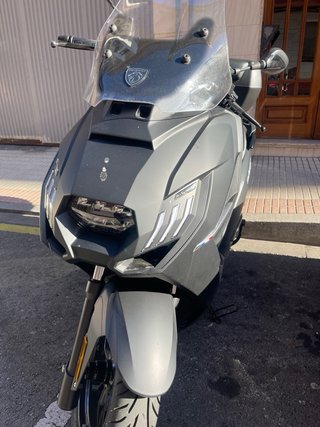 Moto Scooter 125cc Negra Peugeot nueva