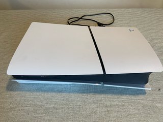 PlayStation 5 + 2 Mandos + 2 Juegos
