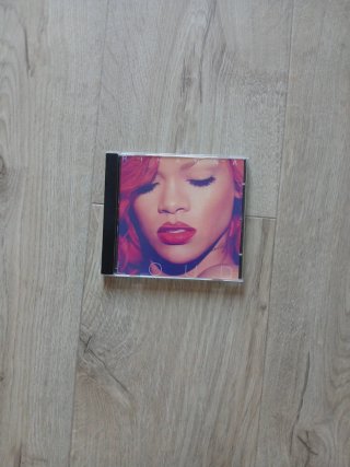 CD Rihanna Loud
