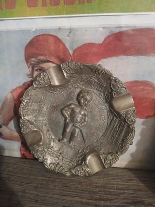 Cenicero antiguo bronce Manneken pis