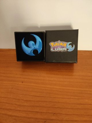 Pin Exclusivo Pokémon Luna Fan Edition