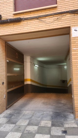 Alquiler plz garaje mes septiembre pza. Toros