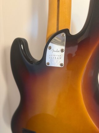 Fender American Ultra II Jazz Bass V (5 cuerdas)