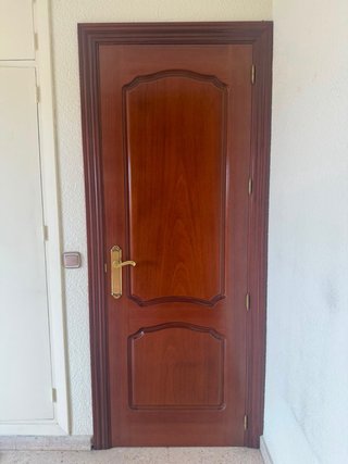 Puerta madera maciza