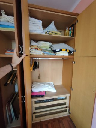 Armario de madera para dormitorio