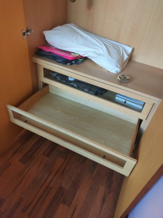 Armario de madera para dormitorio