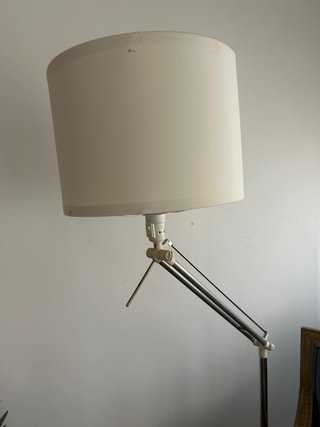 Lámpara de pie Ikea plateada