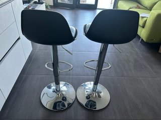 2 Sgabelli Neri Acciaio