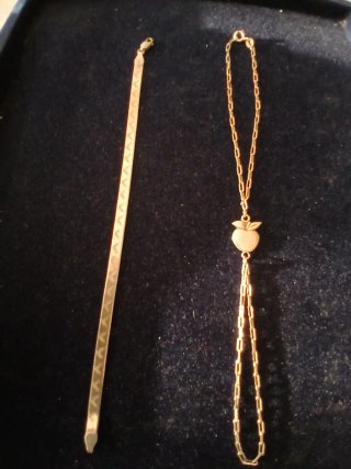 Pulseras de plata.