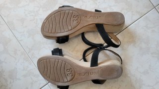 Sandalias Unisa Negras con Detalles Plateados