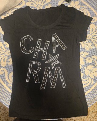 Camiseta Negra con Strass y Tachuelas