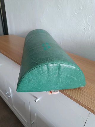 Cojín medio rulo polipiel verde