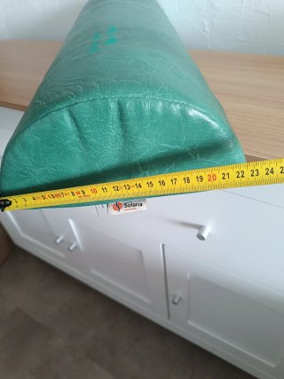Cojín medio rulo polipiel verde
