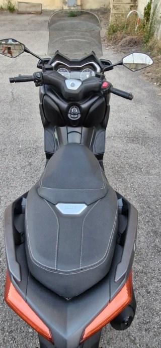 Maxi Scooter Negra y Gris