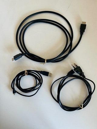 PS4 Slim 1TB + Mando + 4 Juegos