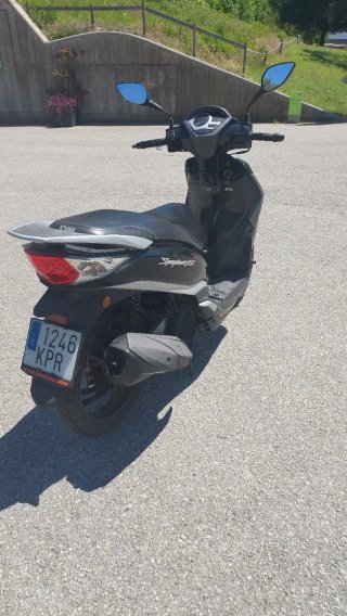 Sym Symphony 125cc Scooter Distintivo C