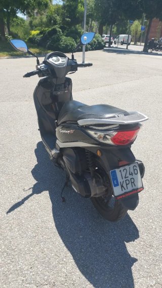 Sym Symphony 125cc Scooter Distintivo C