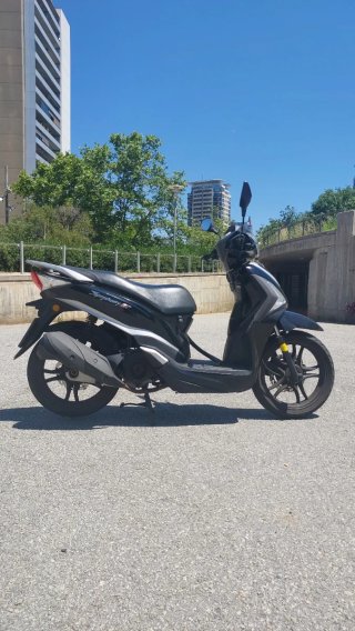 Sym Symphony 125cc Scooter Distintivo C