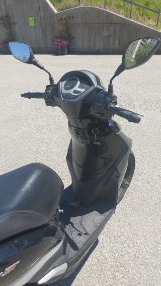 Sym Symphony 125cc Scooter Distintivo C