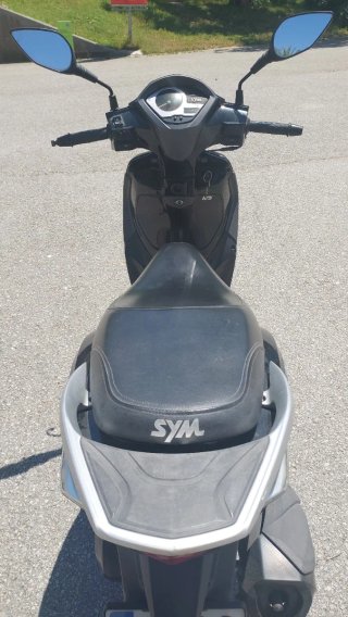 Sym Symphony 125cc Scooter Distintivo C