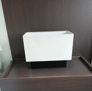 Lámpara de mesa moderna