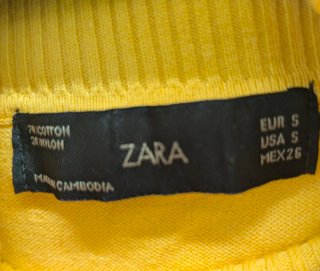 Jersey amarillo de cuello alto - ZARA Talla S