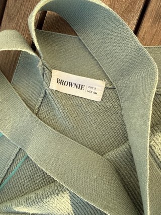 Top Brownie verde punto halter