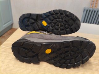 Botas de montaña Asolo negras y grises