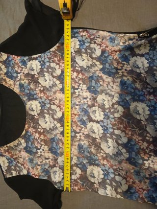 Blusa floral con cremallera lateral