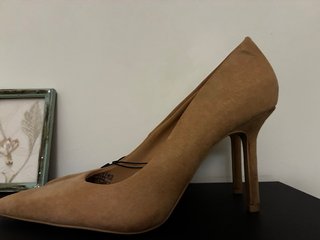 Zapatos de tacón beige talla 41 nuevos