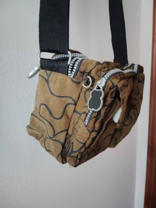 Bolso caqui de Tiger con estampado