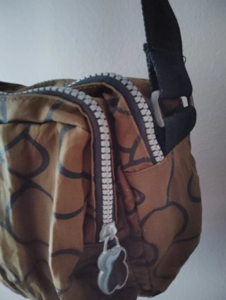 Bolso caqui de Tiger con estampado