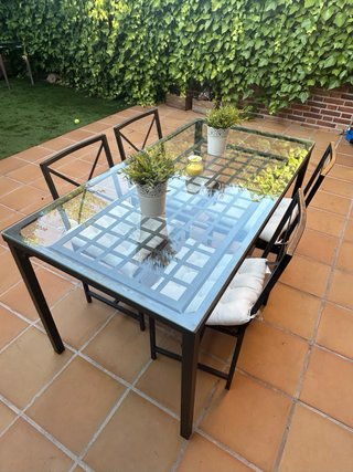 Mesa de jardín y 4 sillas