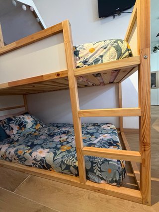 Litera infantil con diseño de casita