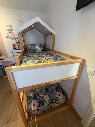 Litera infantil con diseño de casita