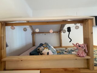 Litera infantil con diseño de casita