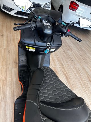 Suzuki Burgman Naranja Negro