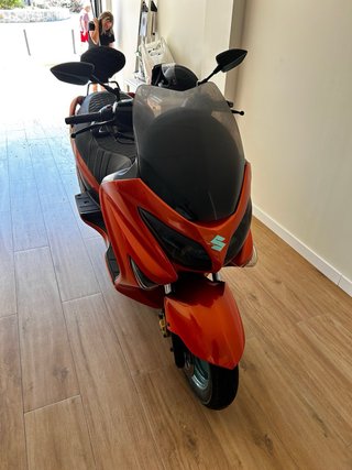 Suzuki Burgman Naranja Negro