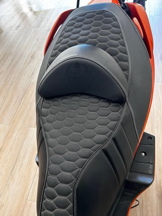 Suzuki Burgman Naranja Negro